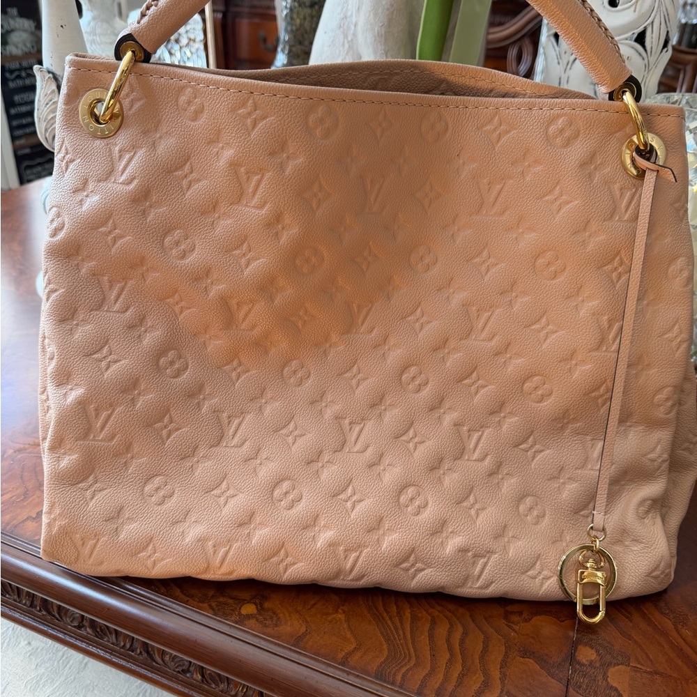 💯% Authentic Louis Vuitton Beige Rose Empreinte Artsy MM